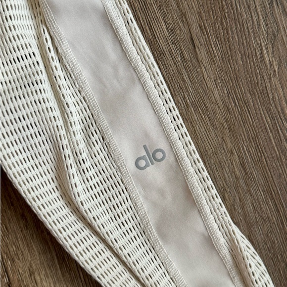 Alo Bone Cream Mesh Set Size Small High-Waist Legging & Short Sleeve Top - Picture 9 of 15